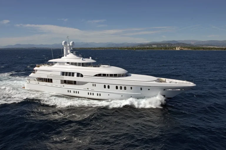 Superyacht Highlight: 60m LURSSEN | BELLA VITA